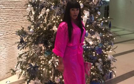 В розовом наряде и на шпильках: Ассия Ахат показала снимки с отдыха в Майами