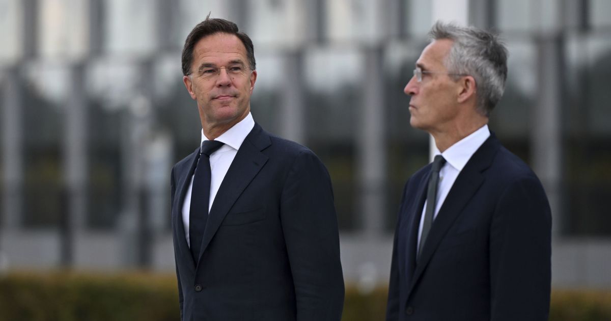 Генсек НАТО Марк Рютте та колишній генсек Єнс Столтенберг