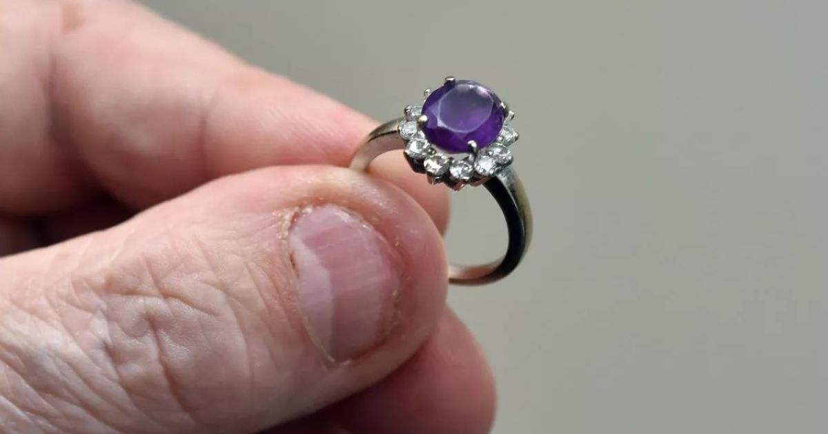 Каблучка покійної нареченої ветерана / Фото: STEVE ALLEN