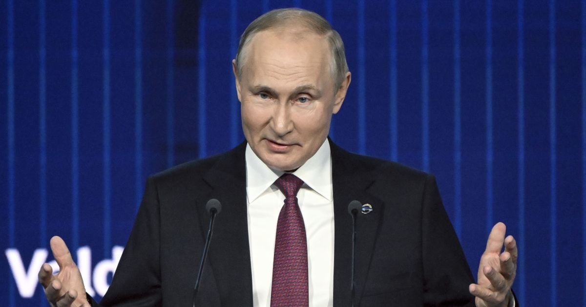 Путін доручив видати туристичні сертифікати сім'ям учасників воєнних дій в Україні