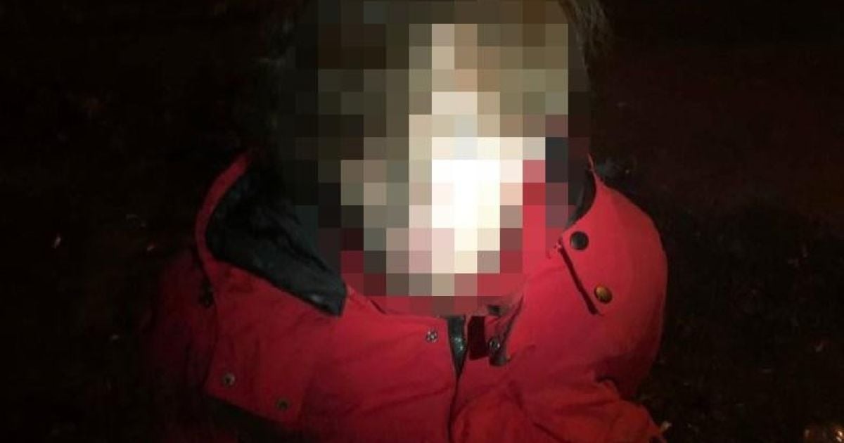 У Києві підліток підрізав безхатька.