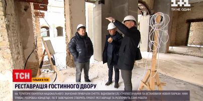 В Гостиному дворі на столичному Подолі тривають протиаварійні роботи