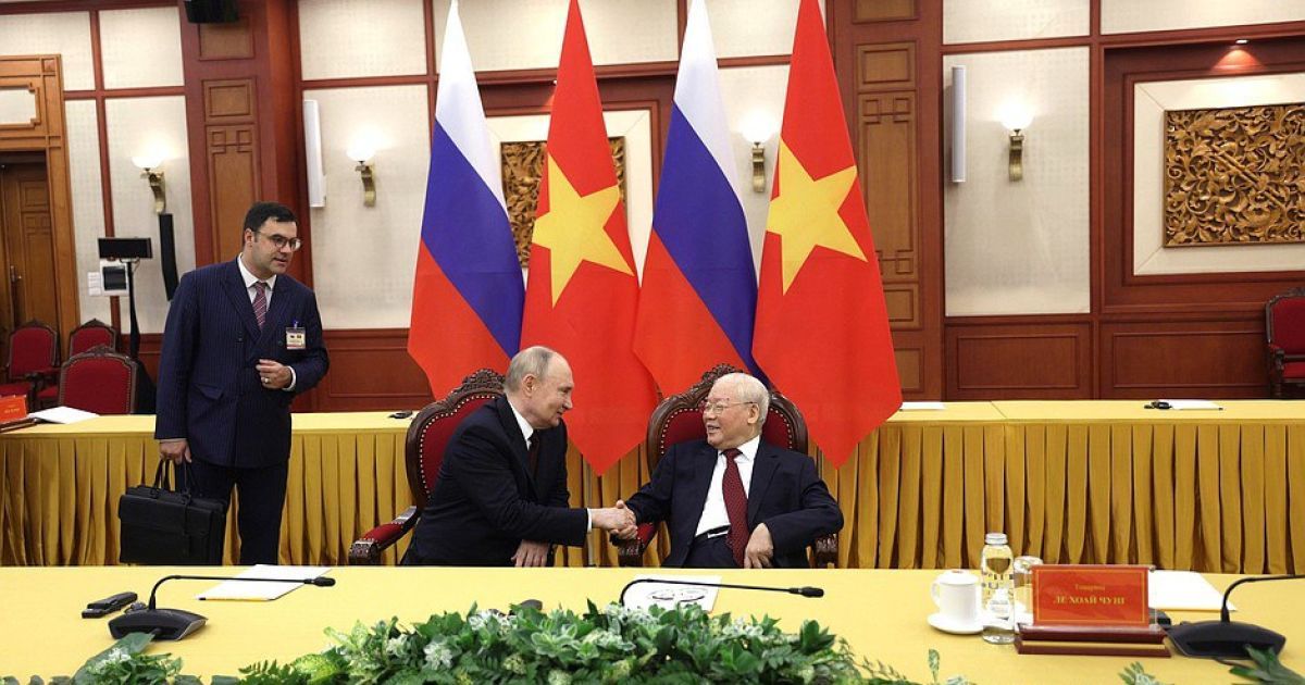 Путін з генеральним секретарем ЦК Компартії В'єтнаму Нгуєн Фу Чонгом