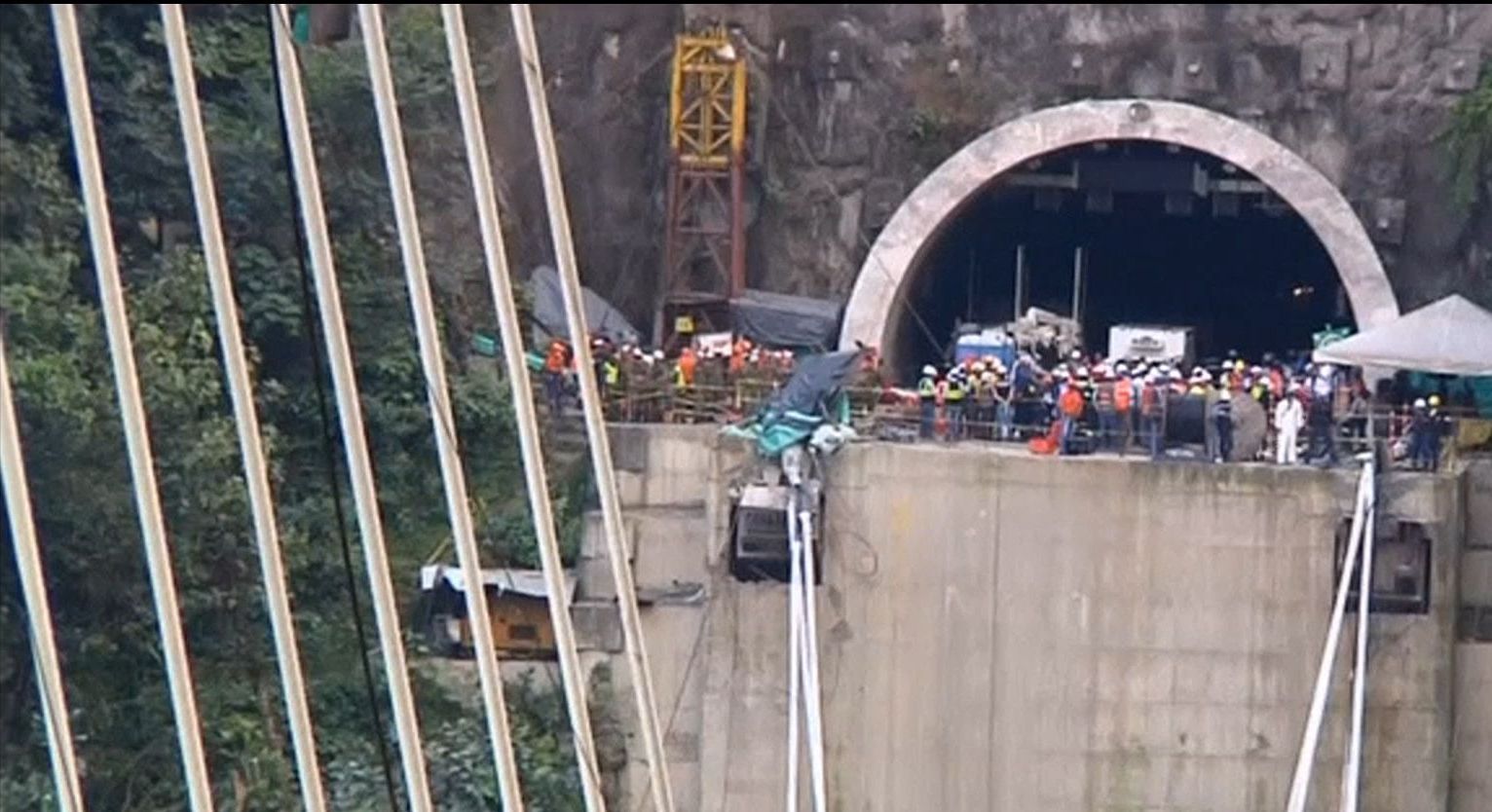 В Колумбии погибли 9 строителей во время обрушения моста