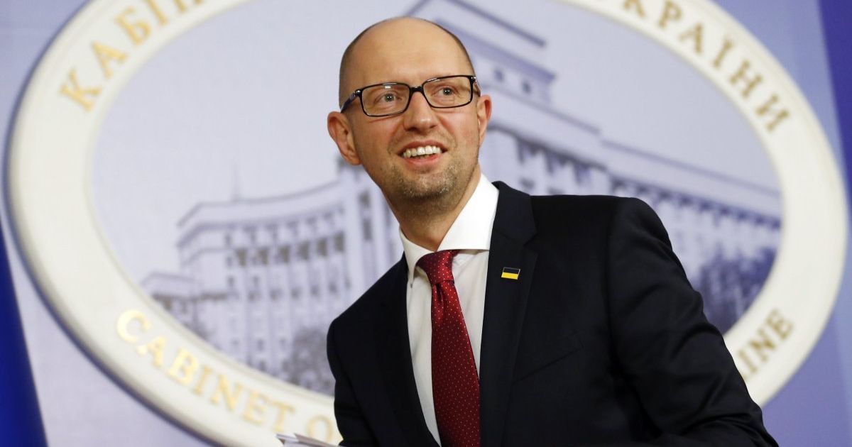 Яценюк обещает защищать міністрівю