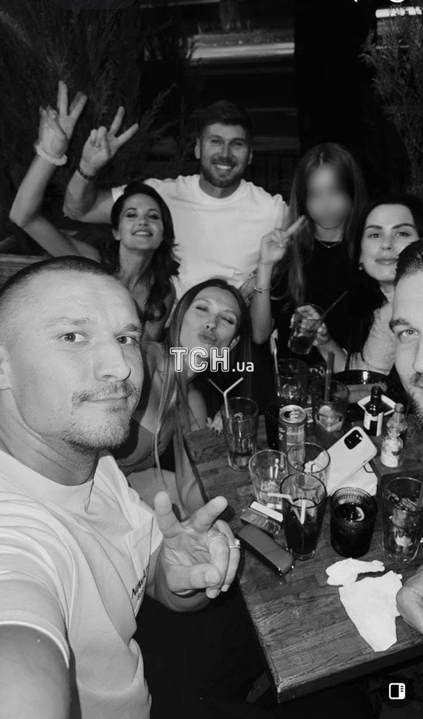 Юрій Савранський з дружиною, донькою, Наталкою Денисенко й колегами