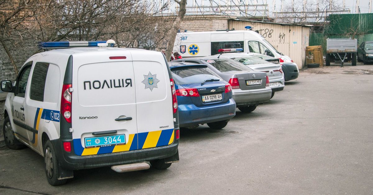 В Киевской области девушка обвинила двух полицейских в изнасиловании: правоохранителей задержали