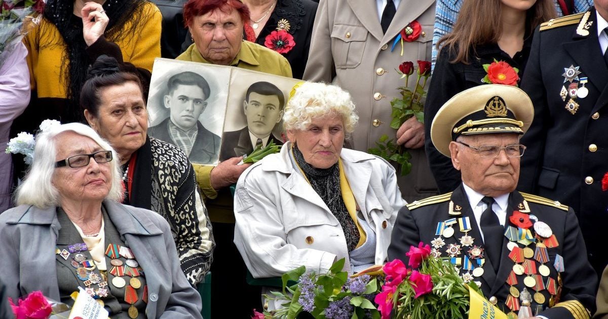 Кернес пропонує харків’янам 9 травня вийти з фотографіями дідів на балкони