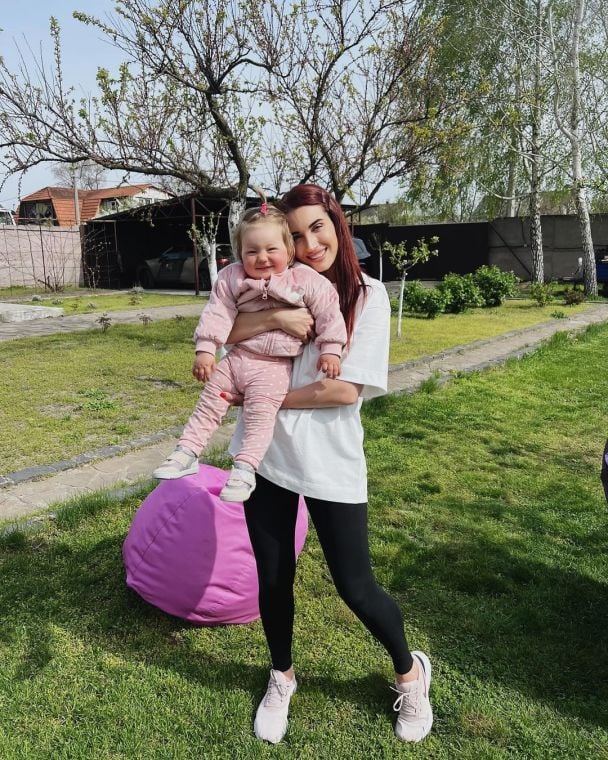 Євгенія Емеральд із молодшою донечкою / © instagram.com/emerald.evgeniya.official