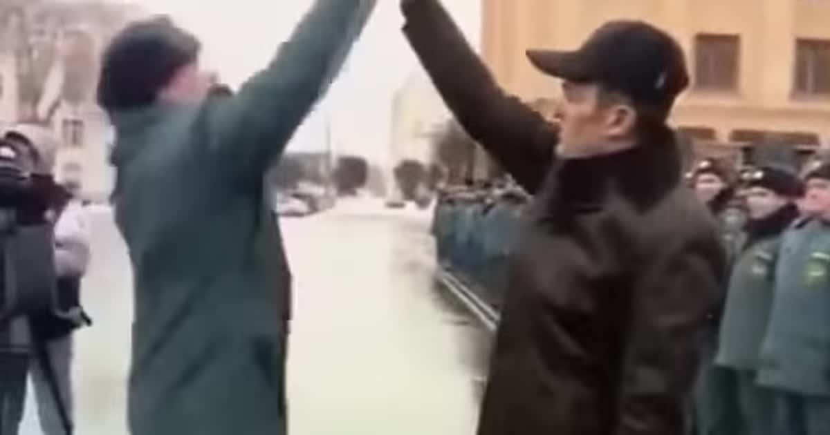 Губернатор Чувашії змусив стрибати офіцера МНС за ключами від нової пожежної машини