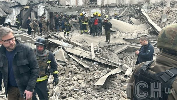 Руйнування в Києві внаслідок ракетної атаки 25 березня / © ТСН.ua