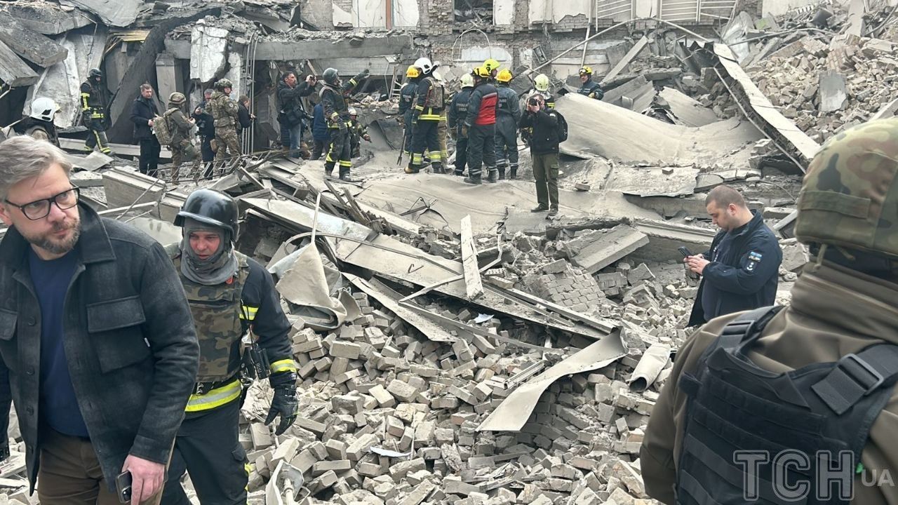 Руйнування в Києві внаслідок ракетної атаки 25 березня / © ТСН.ua
