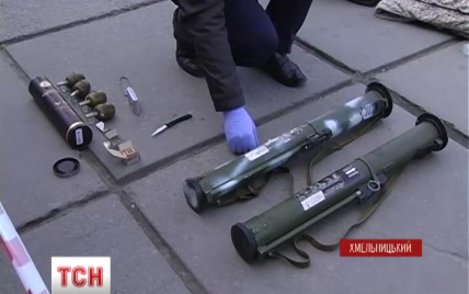 Контрактник из Хмельницкой области пытался торговать вывезенным из зоны АТО оружием