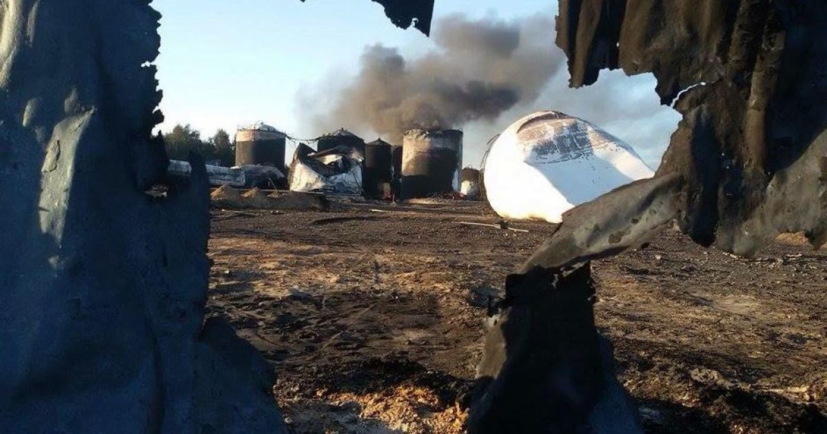 Пожар уничтожил нефтебазу / © twitter.com/TaniaKozak