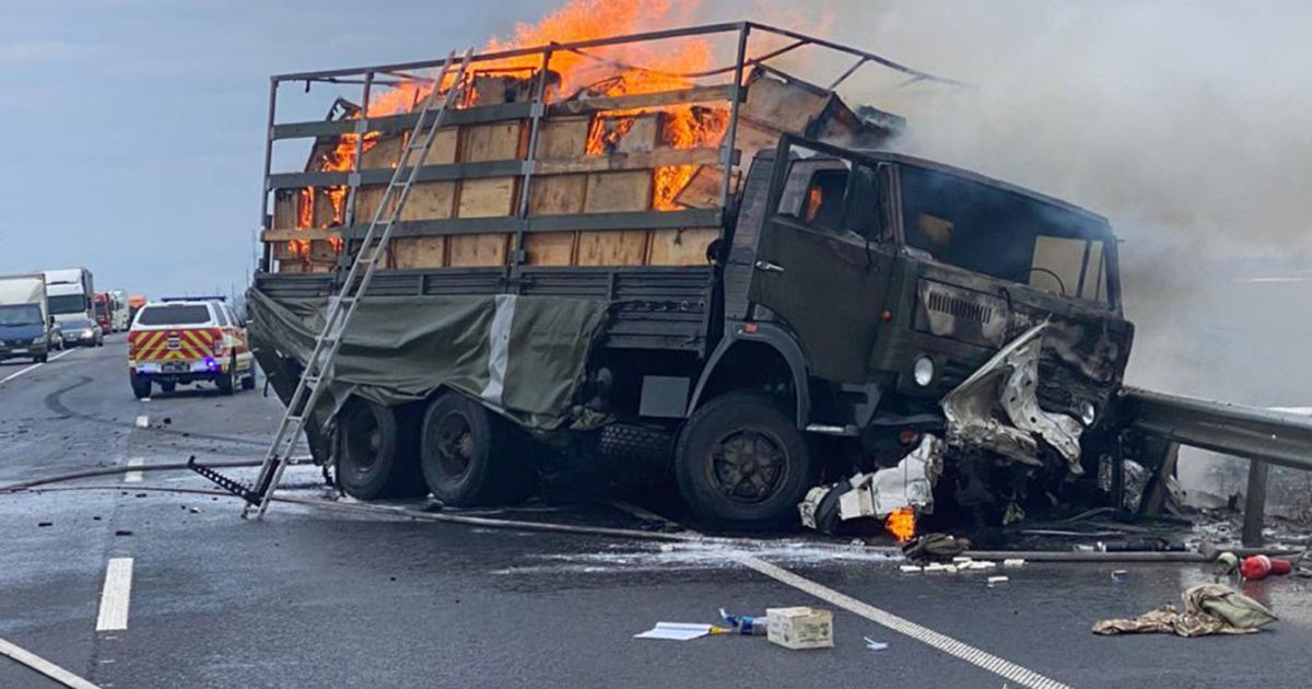 Автомобили вспыхнули: в Хмельницкой области в ДТП с военным грузовиком погибли два человека