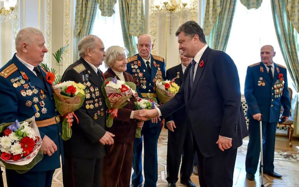 Порошенко вітає ветеранів з Днем Перемоги / © Facebook/Офіс президента України