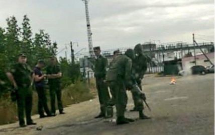 В поселке на границе с Украиной российские пограничники посреди улицы установили столбы - Аваков
