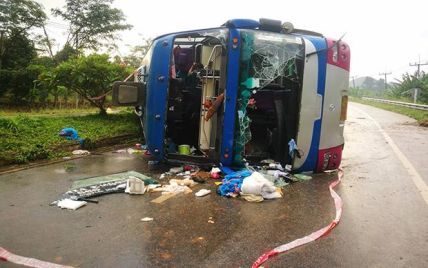 В Таиланде разбился двухэтажный автобус с туристами: более 10 пострадавших