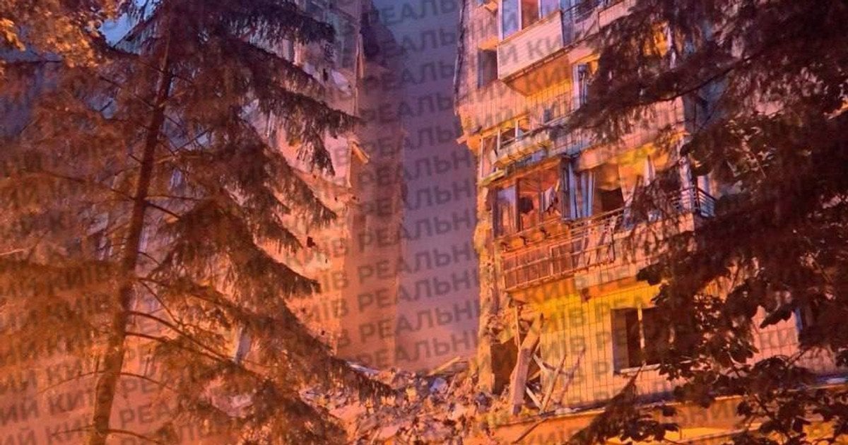 Поврежденный дом в Киеве