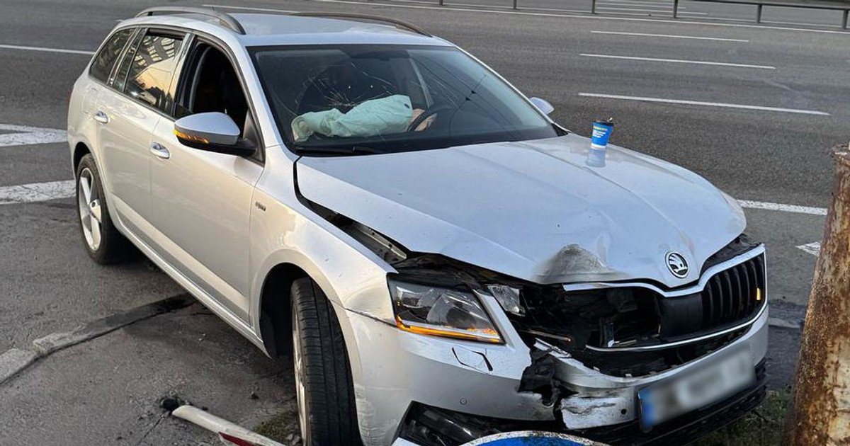 Мужчина влетел в столб