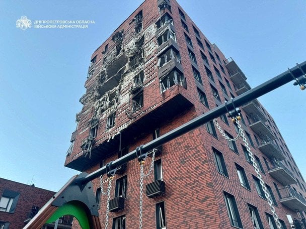 Росіяни два дні поспіль атакують обласний центр України: багато загиблих, понівечені будинки (відео)