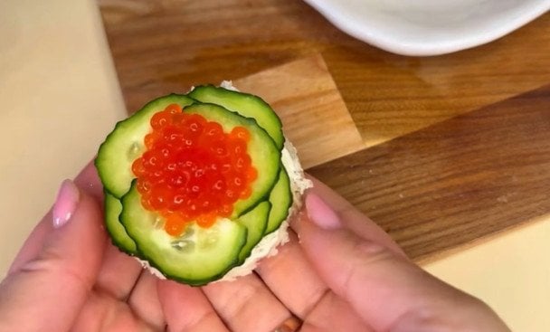 Канапка «квітка» // фото: @beautiful_at_home