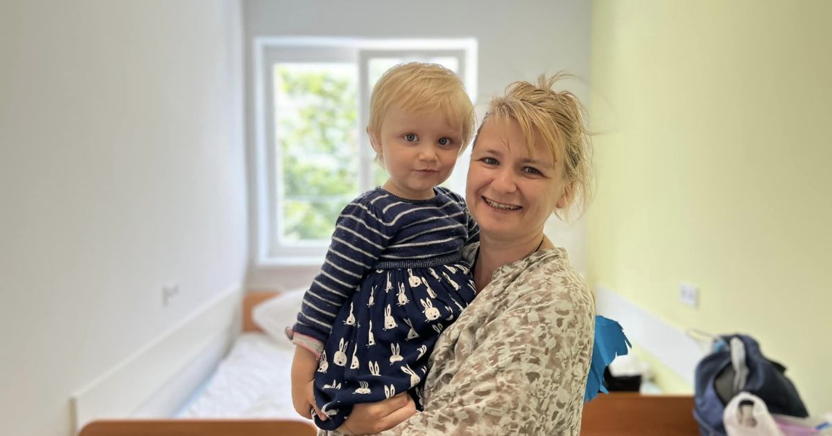 Дворічна Маріанна з мамою у лікарні / Фото: ЛОДКЛ "Охматдит"