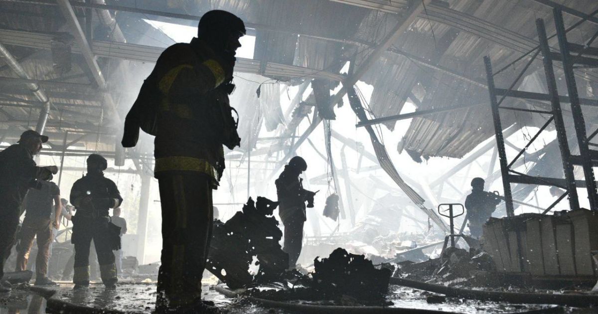 Наслідки російського масованого ракетного удару по Основʼянському району Харкова.