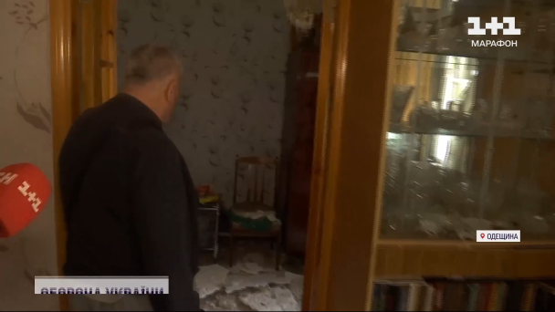 Attacco a Odeshchyna - la vittima mostra la sua casa / ©