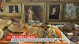 Да Винчи, Тициан, Боттичелли: в школе Днепра развесили картины мастеров эпохи Возрождения