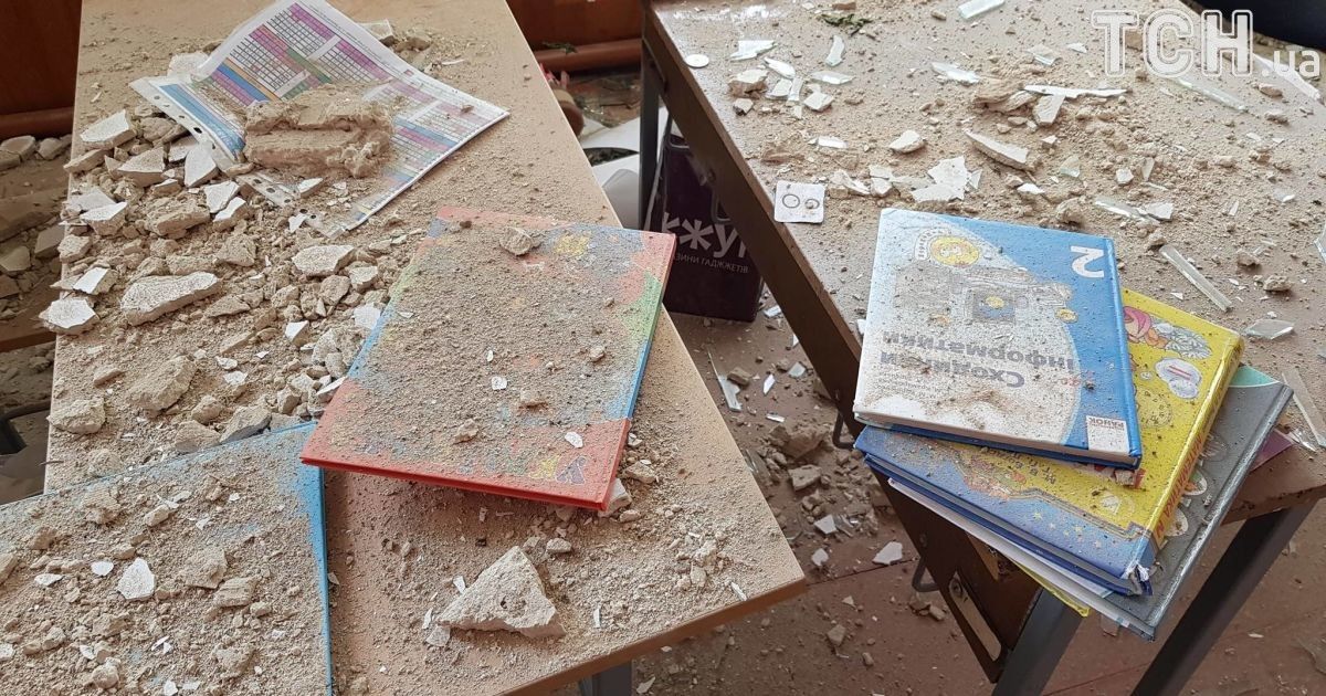 У Павлівці від вибухів розтрощило школу_1 / © Фото Івана Гребенюка/ТСН