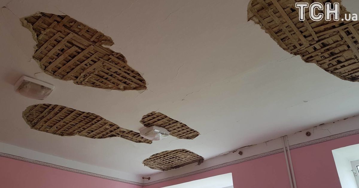 У Павлівці від вибухів розтрощило школу_4 / © Фото Івана Гребенюка/ТСН