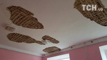 У Павлівці від вибухів розтрощило школу_4 / © Фото Івана Гребенюка/ТСН