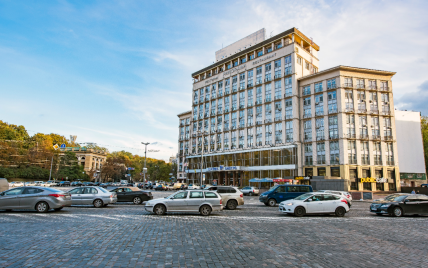 У Зеленського розповіли, як планують приватизувати готель "Дніпро" у Києві