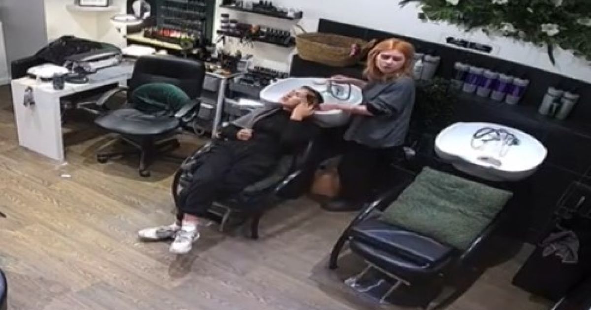 Клиентка отомстила парикмахерше