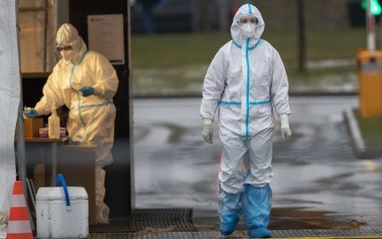 ФБР "вигадує історії": Китай відреагував на заяву США про витік коронавірусу з лабораторії