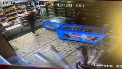 Під Харковом неадекватний покупець з кулаками накинувся на продавчиню