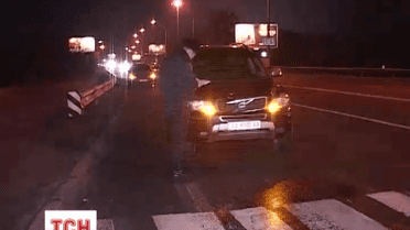 Жінка, яку збив автомобіль Олександра Омельченка, залишається у вкрай важкому стані