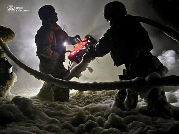 Пожар на промышленном предприятии в Киевской области из-за российской атаки