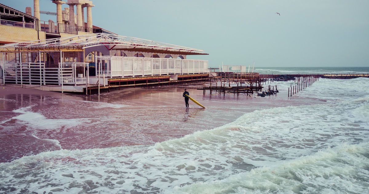 Одеса чи Каліфорнія. Вгадай пляж, на якому засмагають відпочивальники