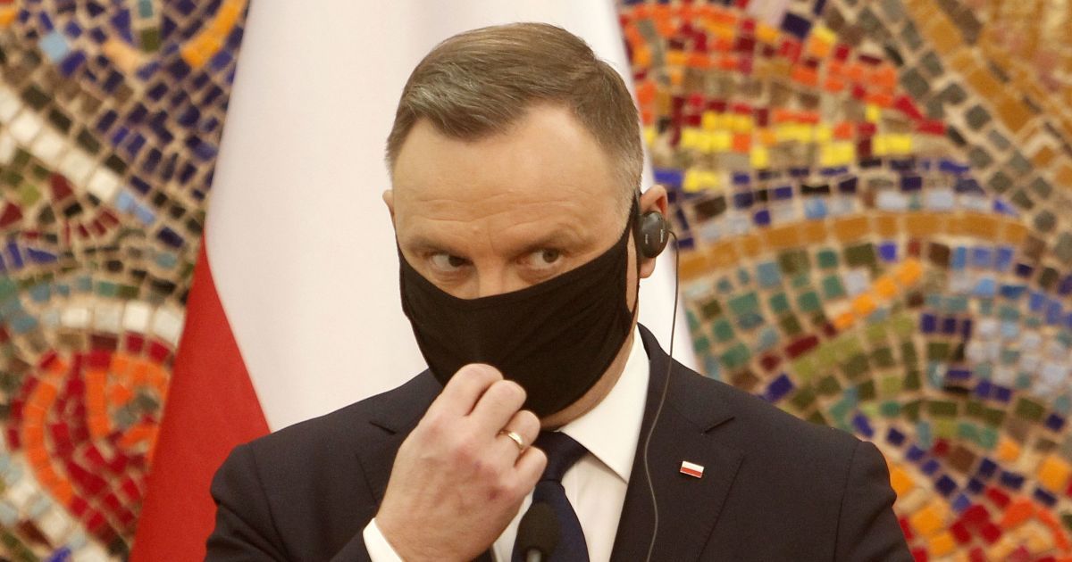 Після трьох щеплень: президент Польщі вдруге заразився COVID-19