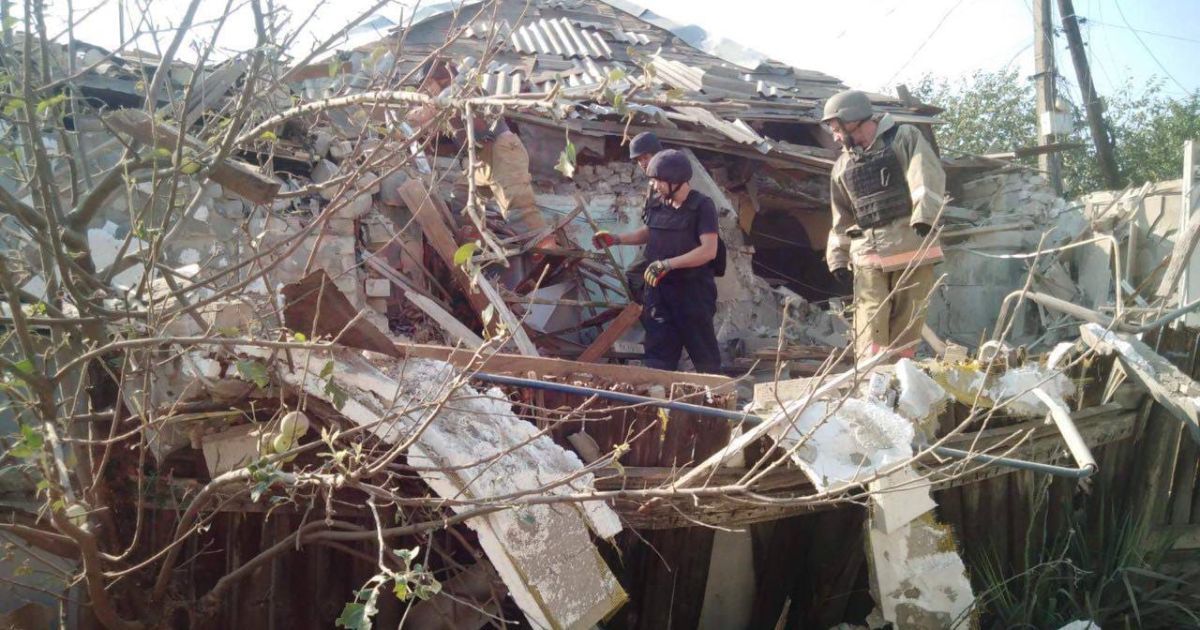 Росіяни розбомбили житловий будинок у Бахмуті, є загибла: у ДСНС показали фото наслідків атаки