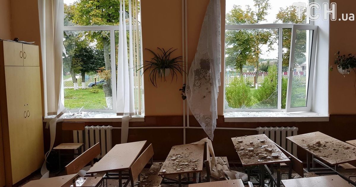 У Павлівці від вибухів розтрощило школу_11 / © Фото Івана Гребенюка/ТСН