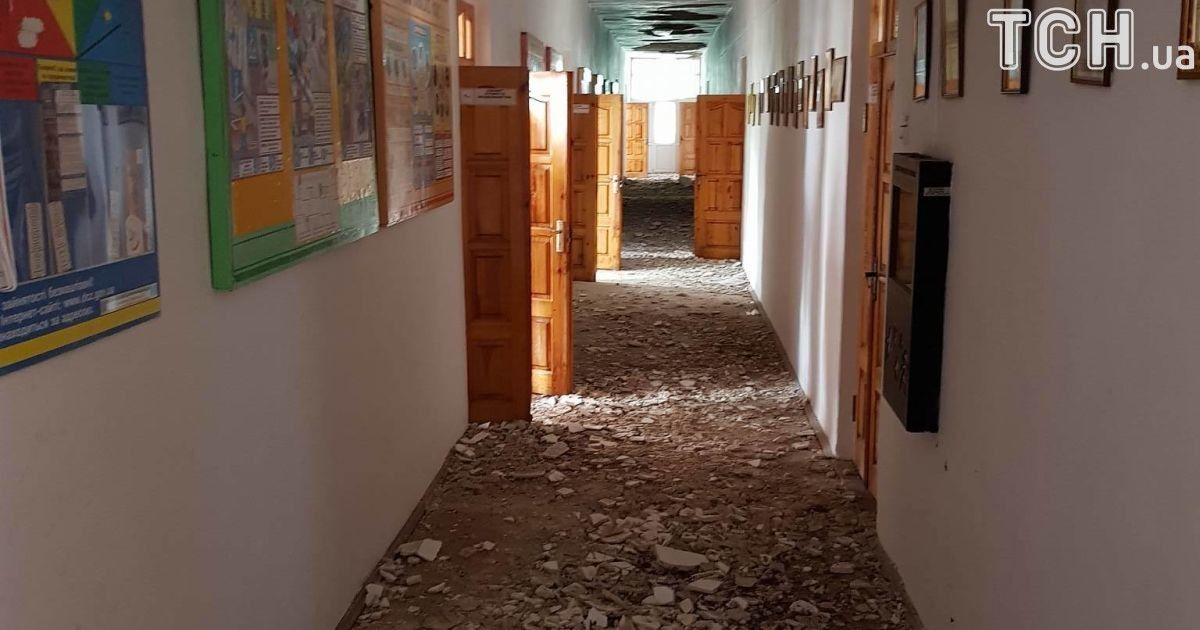 У Павлівці від вибухів розтрощило школу_14 / © Фото Івана Гребенюка/ТСН