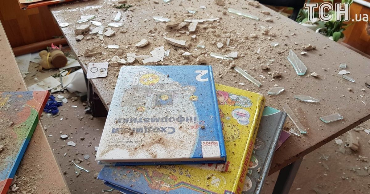У Павлівці від вибухів розтрощило школу_8 / © Фото Івана Гребенюка/ТСН