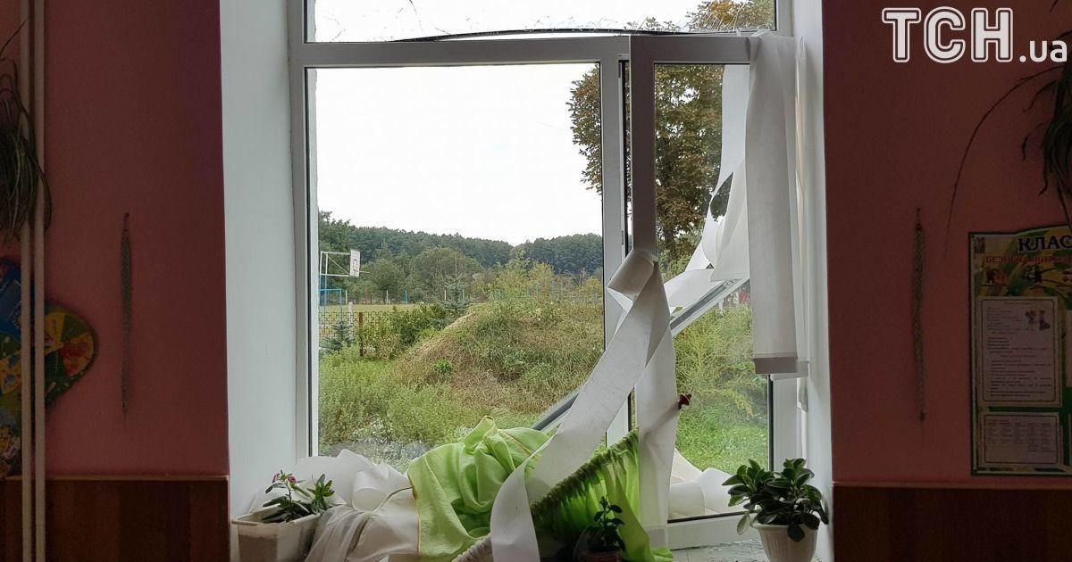 У Павлівці від вибухів розтрощило школу_6 / © Фото Івана Гребенюка/ТСН