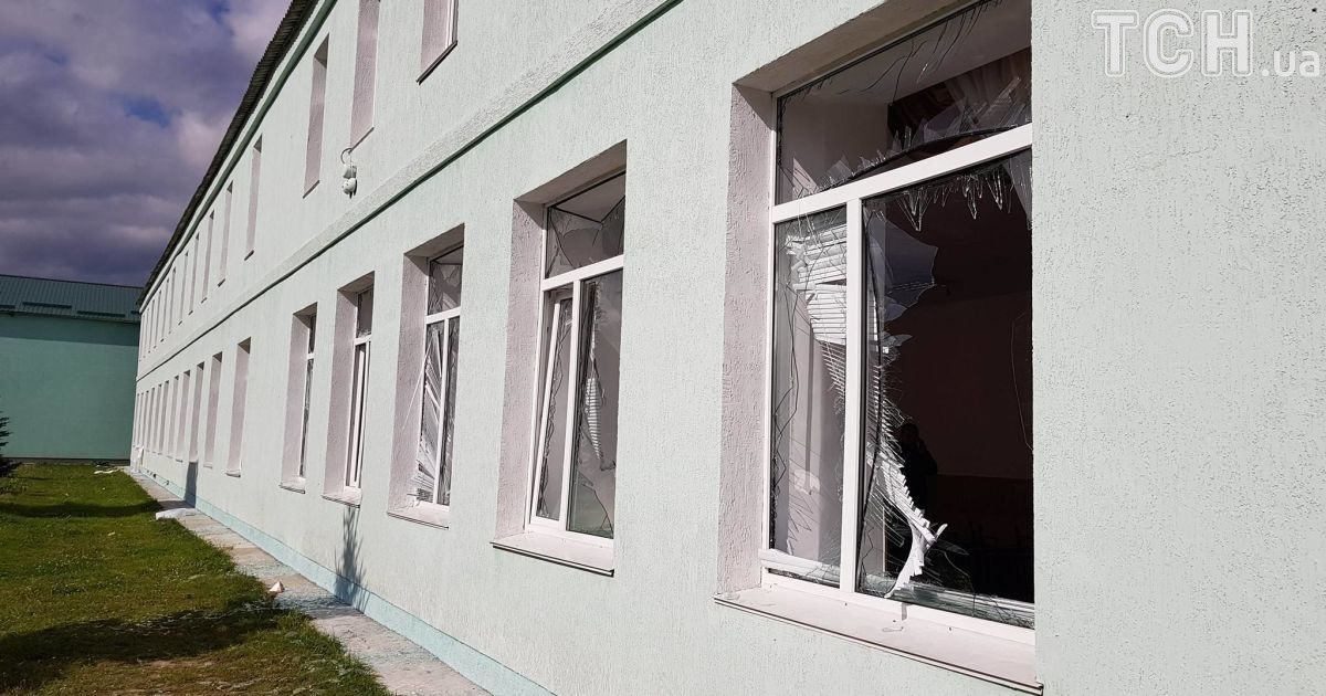 У Павлівці від вибухів розтрощило школу_7 / © Фото Івана Гребенюка/ТСН