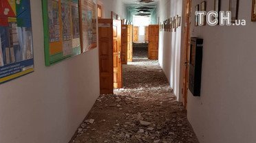 У Павлівці від вибухів розтрощило школу_14 / © Фото Івана Гребенюка/ТСН