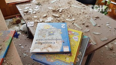 У Павлівці від вибухів розтрощило школу_8 / © Фото Івана Гребенюка/ТСН