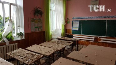 У Павлівці від вибухів розтрощило школу_9 / © Фото Івана Гребенюка/ТСН